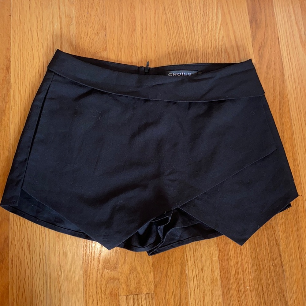 Black envelope skirt with zipper up back